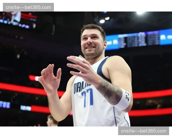 东契奇确诊左腿筋二级拉伤 常规赛报销季后赛无限期缺阵 东契奇确诊左腿筋二级拉伤 常规赛报销季后赛无限期缺阵